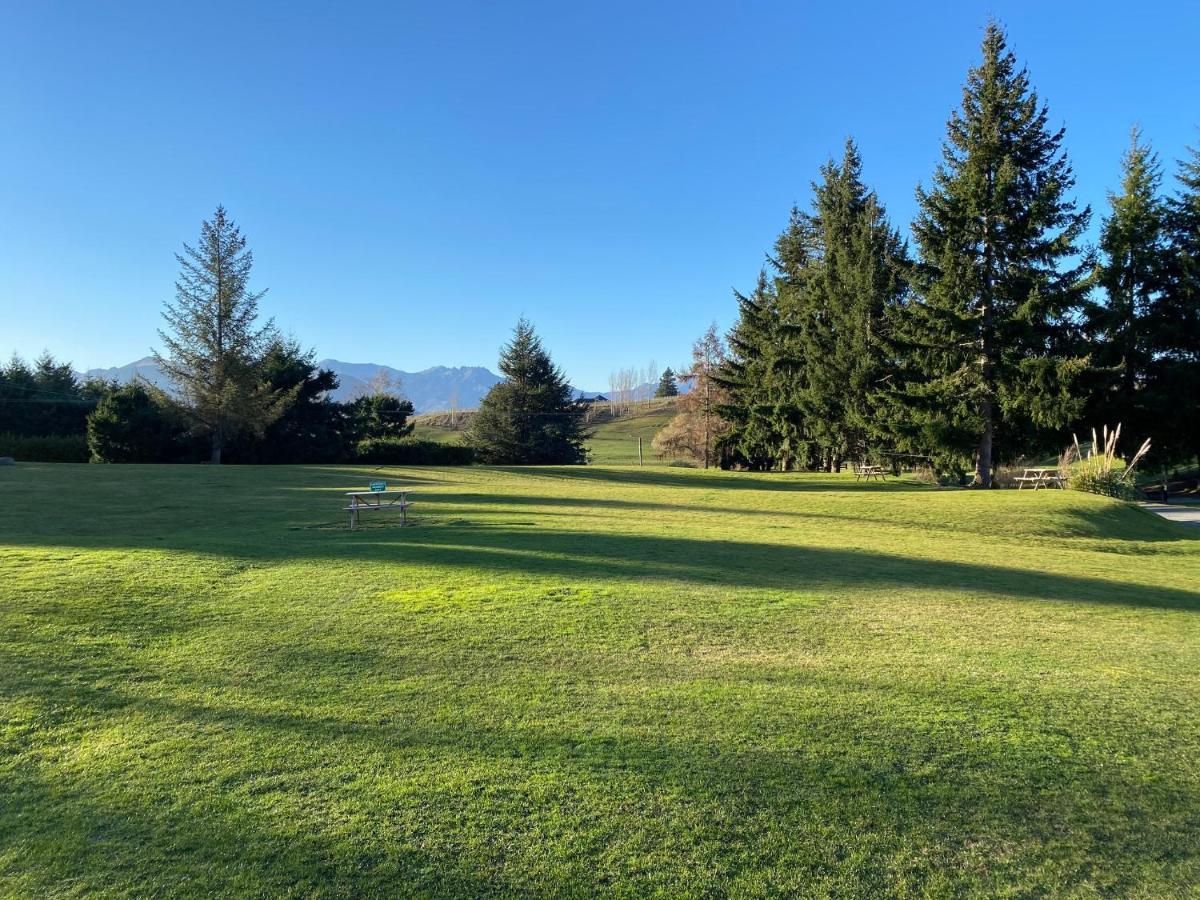 Mt Aspiring Holiday Park Wanaka Bagian luar foto