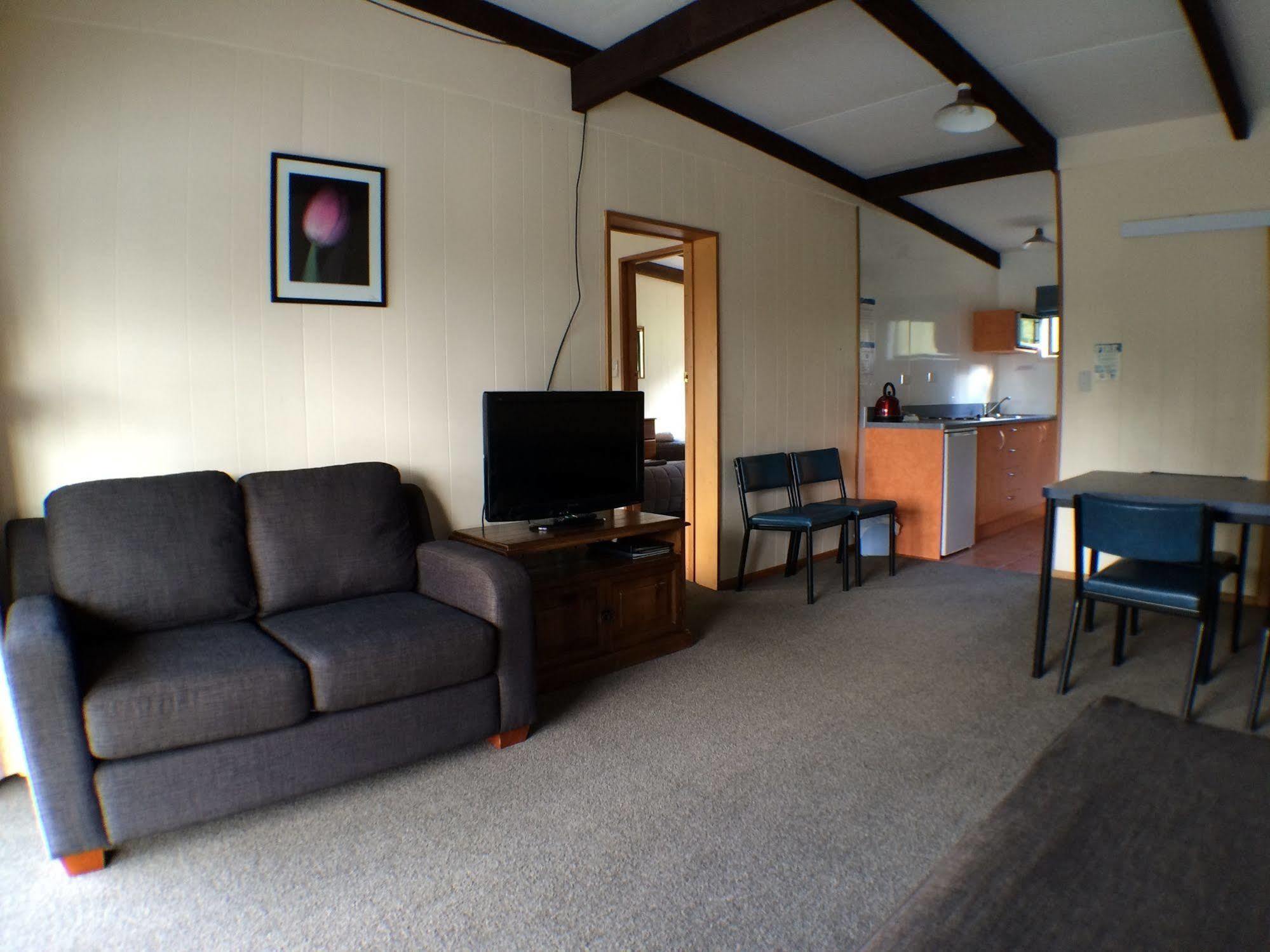 Mt Aspiring Holiday Park Hotel Wanaka Bagian luar foto