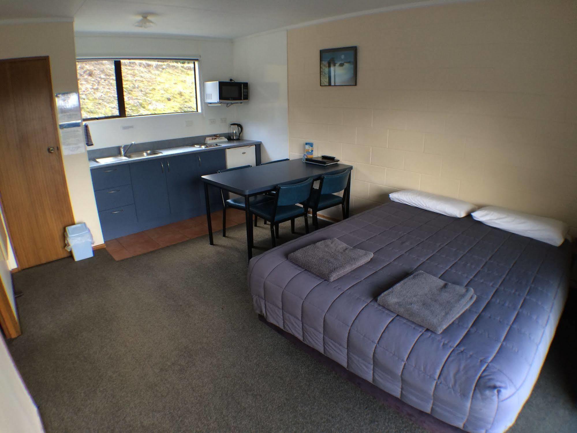 Mt Aspiring Holiday Park Hotel Wanaka Bagian luar foto