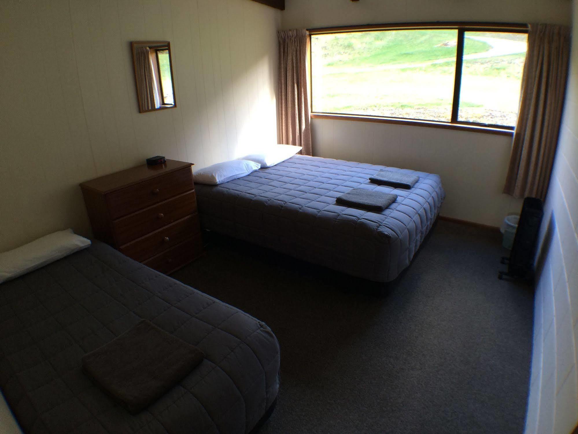 Mt Aspiring Holiday Park Hotel Wanaka Bagian luar foto